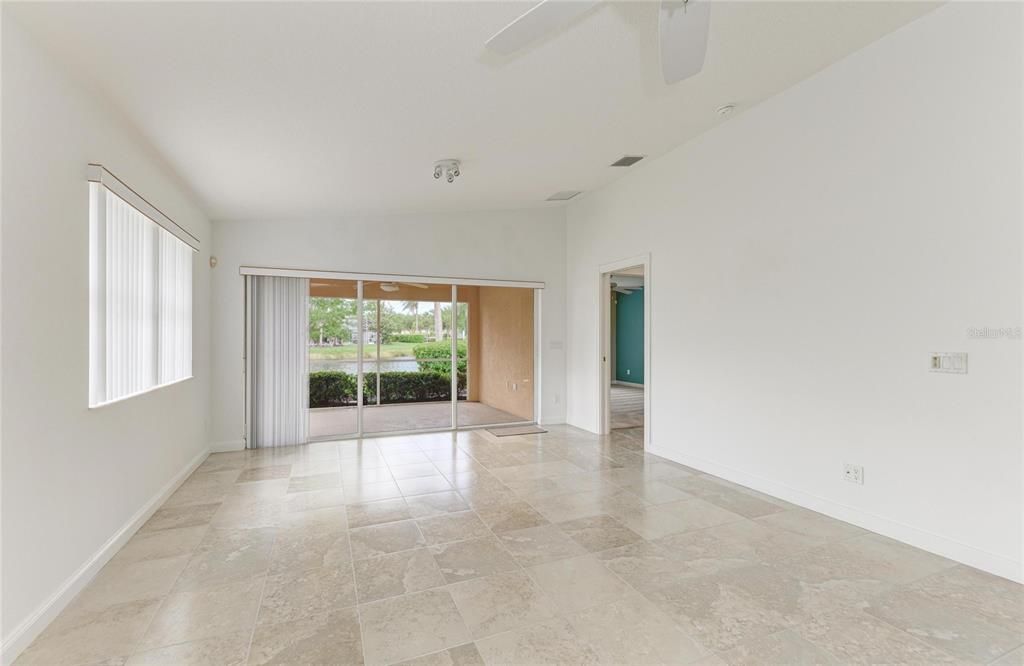 Activo con contrato: $345,000 (2 camas, 2 baños, 1513 Pies cuadrados)