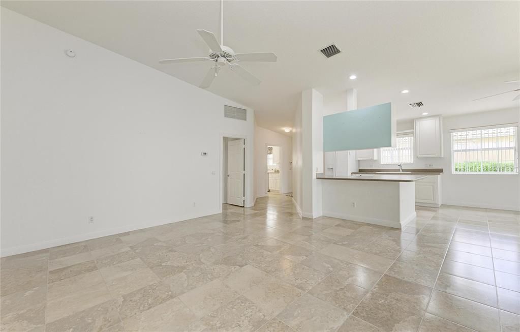Activo con contrato: $345,000 (2 camas, 2 baños, 1513 Pies cuadrados)