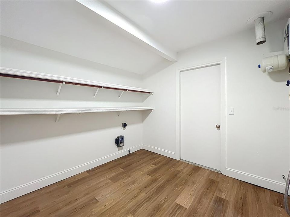 For Sale: $279,900 (3 beds, 2 baths, 1227 Square Feet)