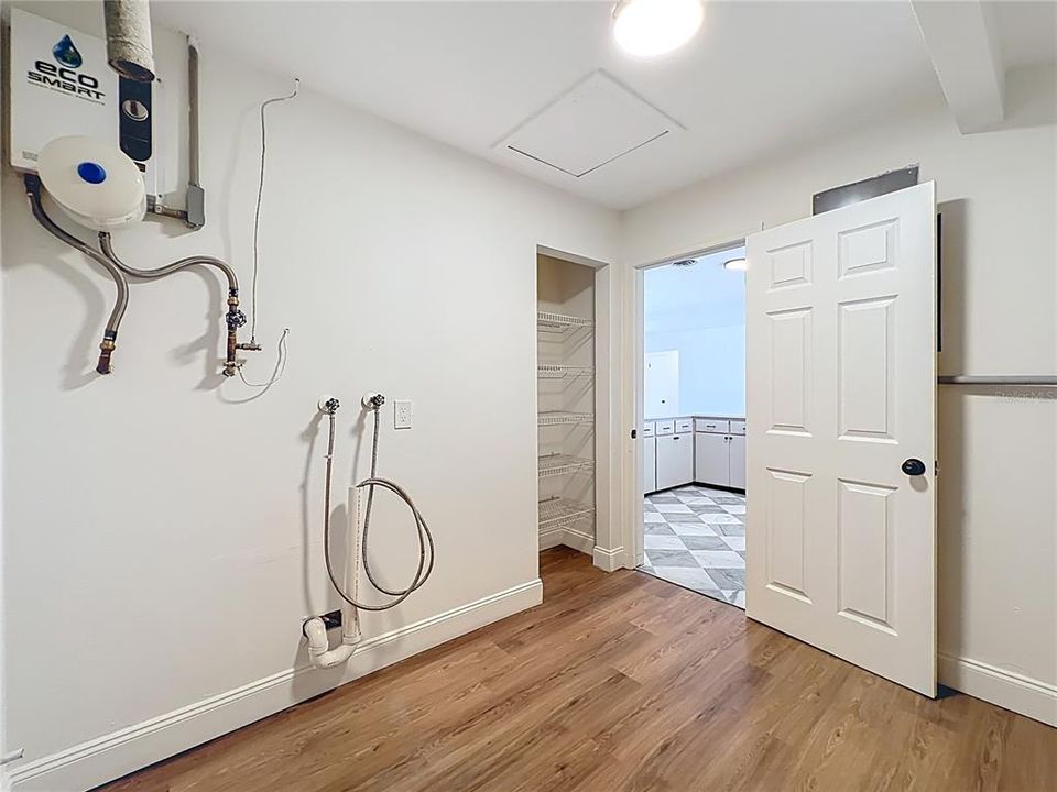 For Sale: $279,900 (3 beds, 2 baths, 1227 Square Feet)