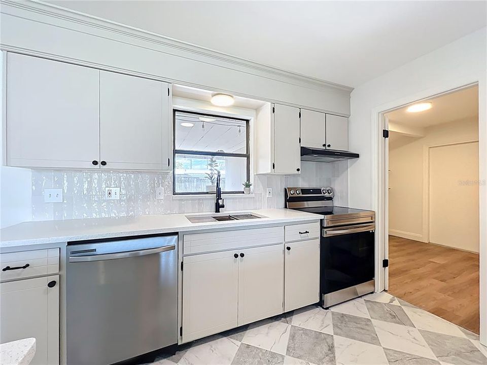 For Sale: $279,900 (3 beds, 2 baths, 1227 Square Feet)