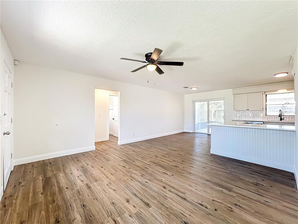 For Sale: $279,900 (3 beds, 2 baths, 1227 Square Feet)