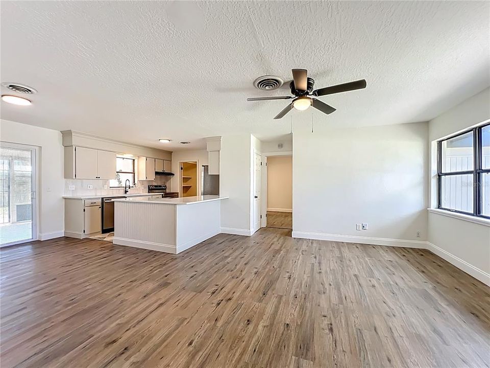 For Sale: $279,900 (3 beds, 2 baths, 1227 Square Feet)