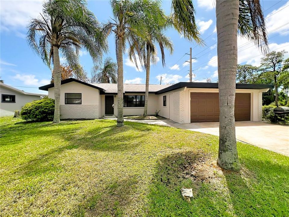For Sale: $279,900 (3 beds, 2 baths, 1227 Square Feet)