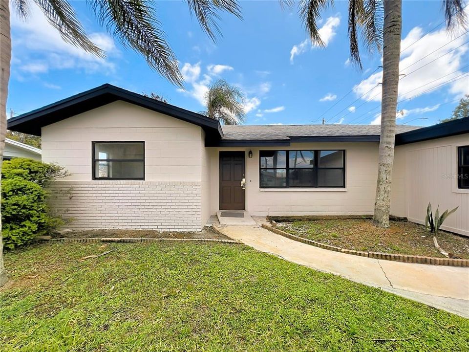 For Sale: $279,900 (3 beds, 2 baths, 1227 Square Feet)