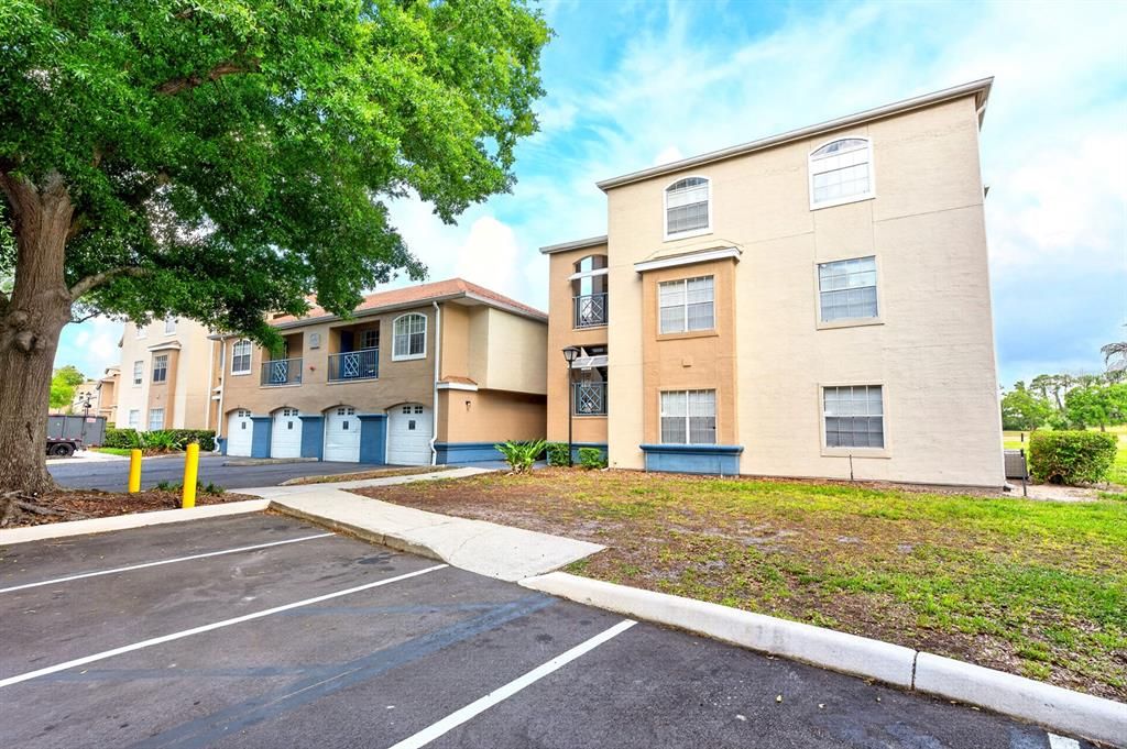 Activo con contrato: $155,000 (2 camas, 1 baños, 1021 Pies cuadrados)