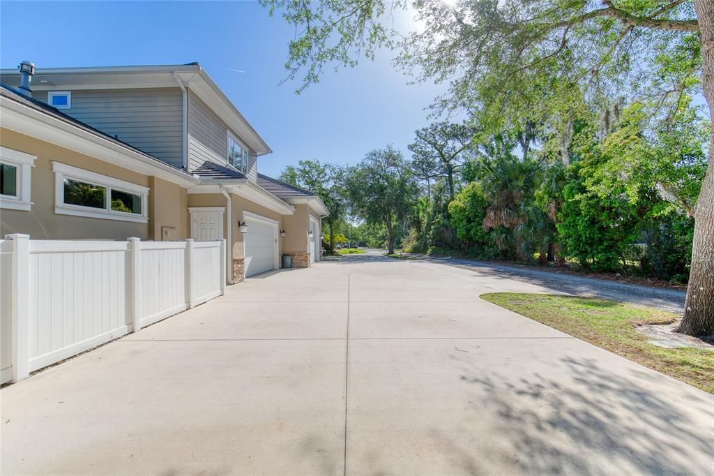 For Sale: $2,200,000 (5 beds, 4 baths, 7027 Square Feet)