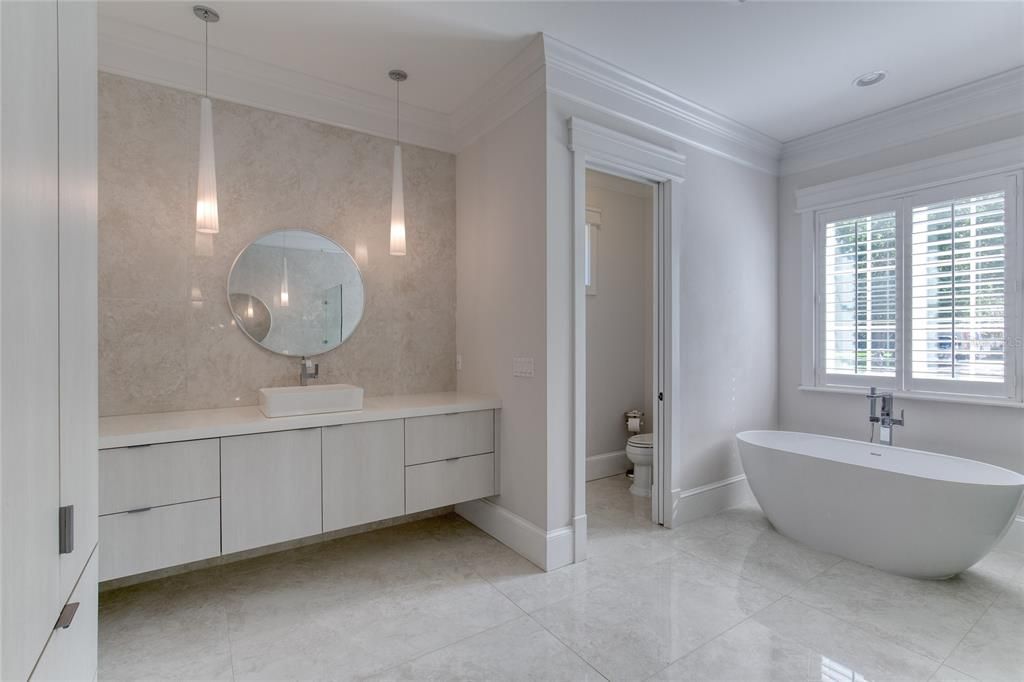 For Sale: $2,200,000 (5 beds, 4 baths, 7027 Square Feet)