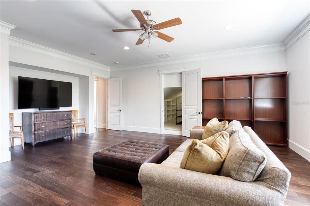 For Sale: $2,200,000 (5 beds, 4 baths, 7027 Square Feet)