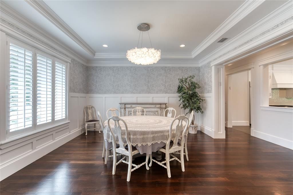For Sale: $2,200,000 (5 beds, 4 baths, 7027 Square Feet)