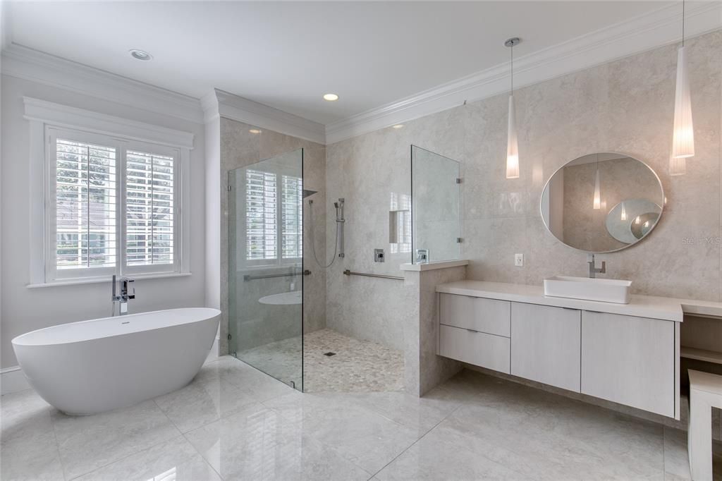 For Sale: $2,200,000 (5 beds, 4 baths, 7027 Square Feet)