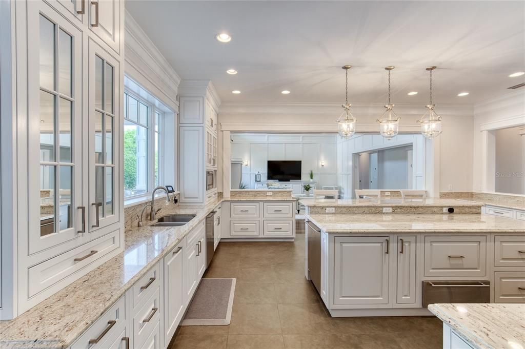 For Sale: $2,200,000 (5 beds, 4 baths, 7027 Square Feet)