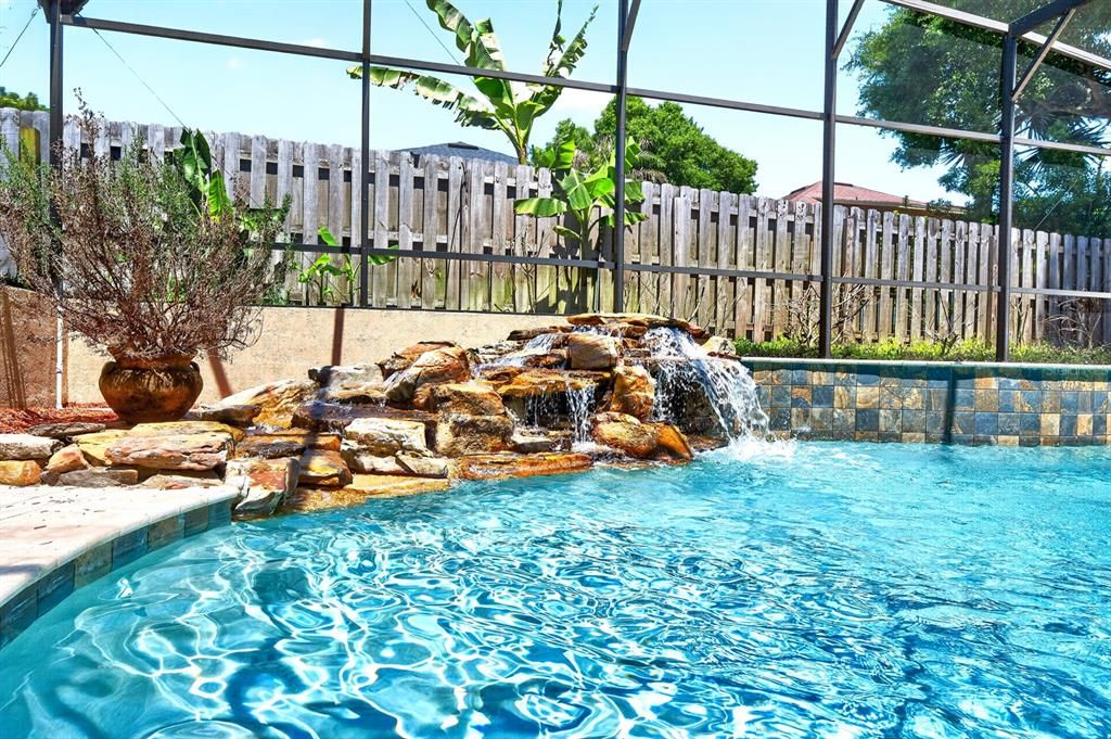 En Venta: $700,000 (4 camas, 3 baños, 2604 Pies cuadrados)