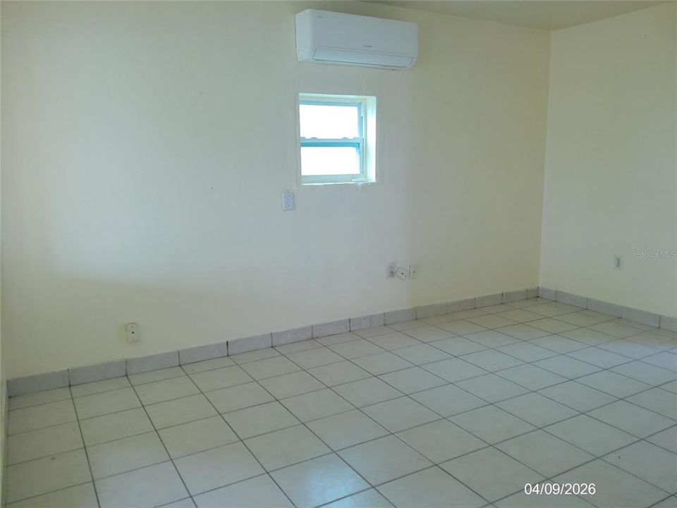 For Rent: $800 (0 beds, 1 baths, 500 Square Feet)