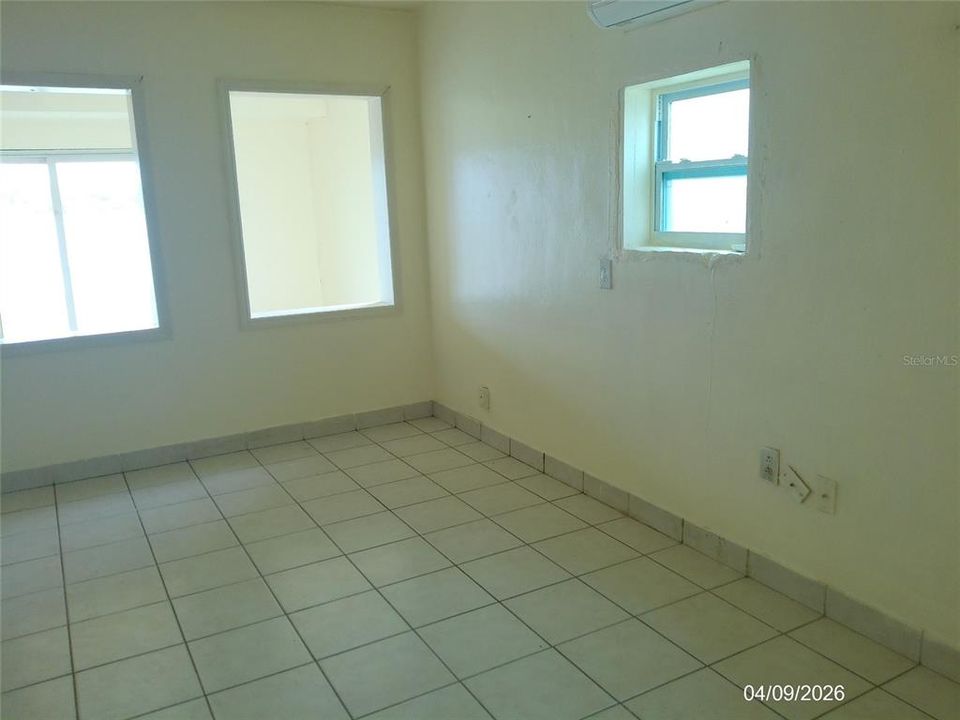 For Rent: $800 (0 beds, 1 baths, 500 Square Feet)