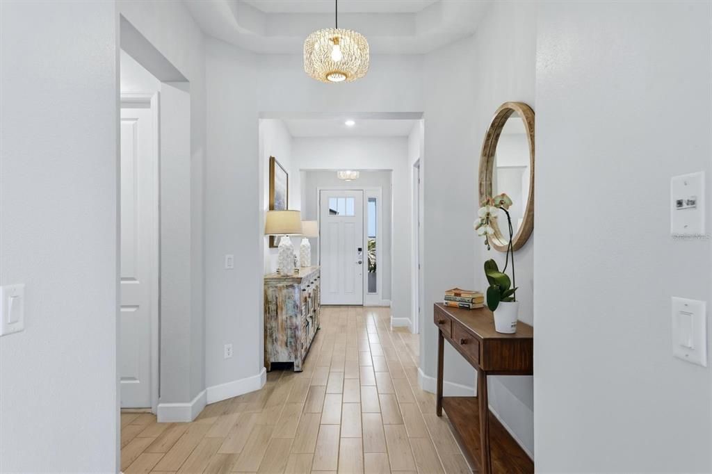 Activo con contrato: $649,950 (4 camas, 3 baños, 2399 Pies cuadrados)