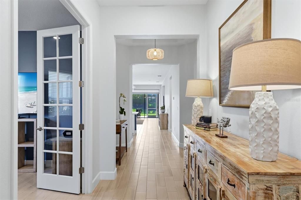 Activo con contrato: $649,950 (4 camas, 3 baños, 2399 Pies cuadrados)