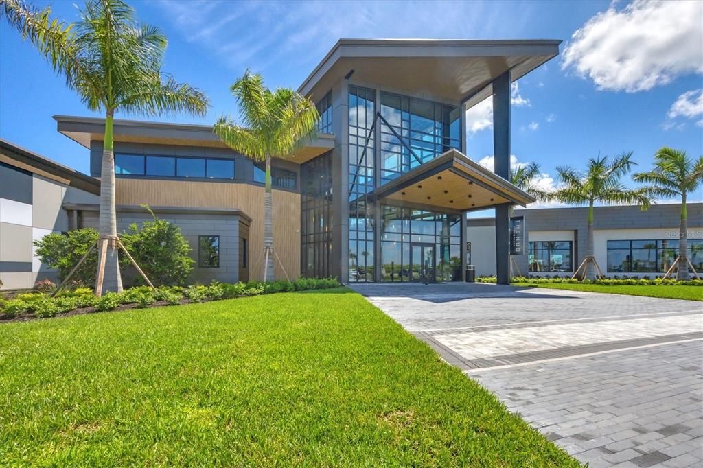Activo con contrato: $649,950 (4 camas, 3 baños, 2399 Pies cuadrados)