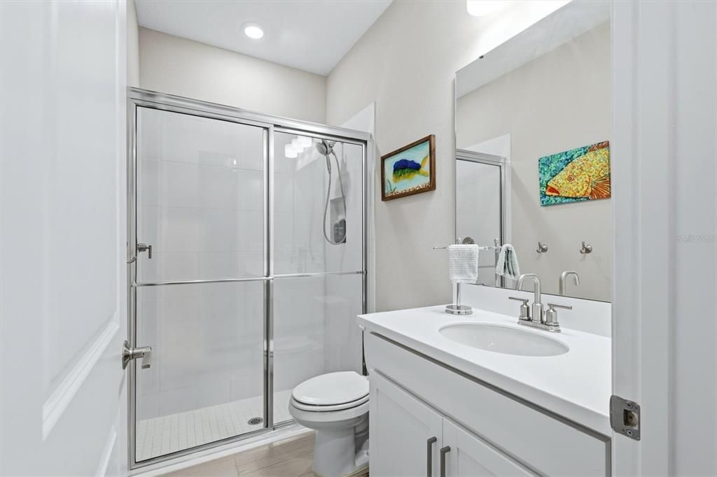 Activo con contrato: $649,950 (4 camas, 3 baños, 2399 Pies cuadrados)