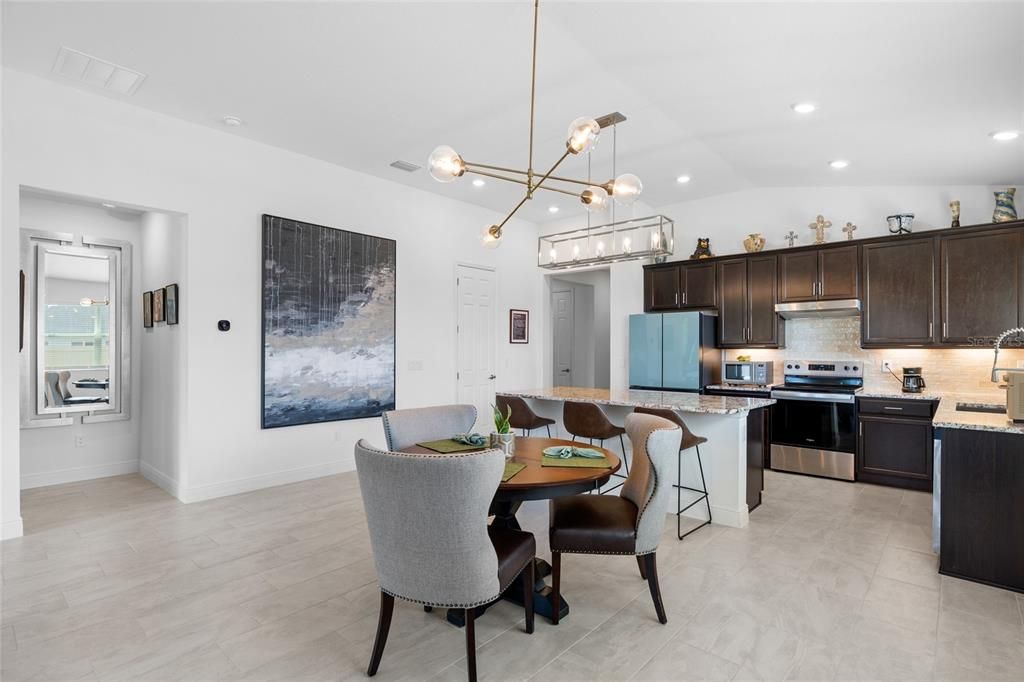 Activo con contrato: $462,900 (4 camas, 2 baños, 2168 Pies cuadrados)