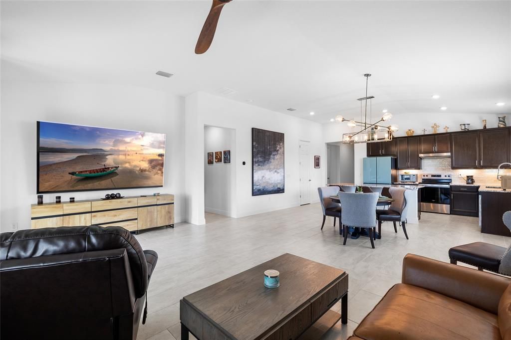 Activo con contrato: $462,900 (4 camas, 2 baños, 2168 Pies cuadrados)