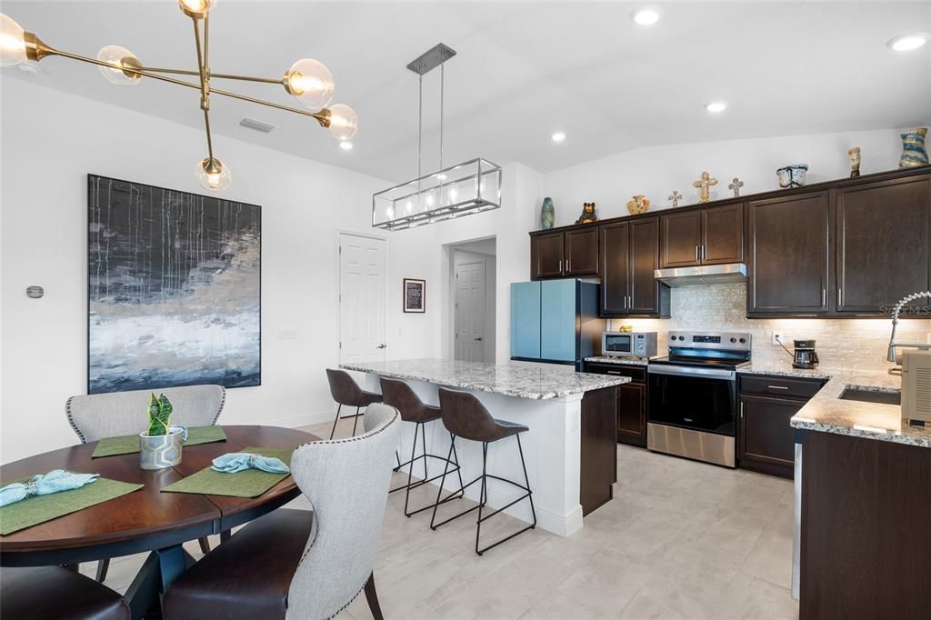 Activo con contrato: $462,900 (4 camas, 2 baños, 2168 Pies cuadrados)