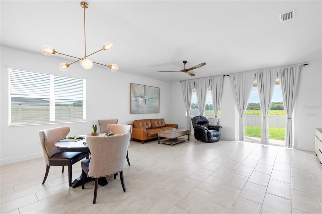 Activo con contrato: $462,900 (4 camas, 2 baños, 2168 Pies cuadrados)