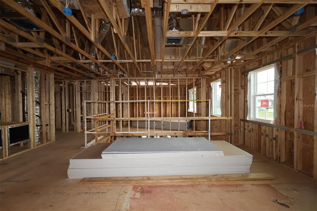 Activo con contrato: $689,990 (5 camas, 4 baños, 3592 Pies cuadrados)