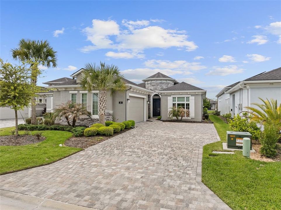 Active With Contract: $599,000 (3 beds, 3 baths, 2380 Square Feet)