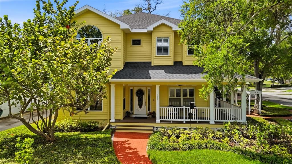Недавно продано: $1,050,000 (4 спален, 2 ванн, 2773 Квадратных фут)