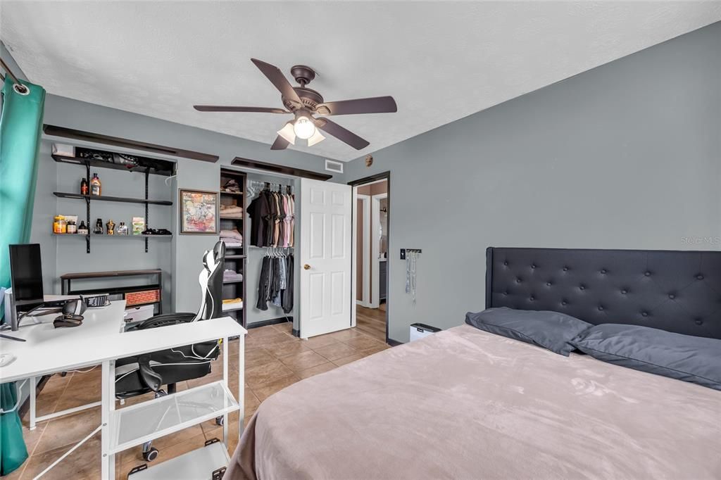 Activo con contrato: $220,000 (3 camas, 1 baños, 1119 Pies cuadrados)