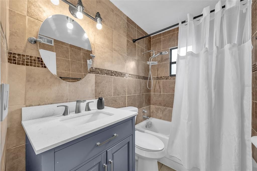 Activo con contrato: $220,000 (3 camas, 1 baños, 1119 Pies cuadrados)