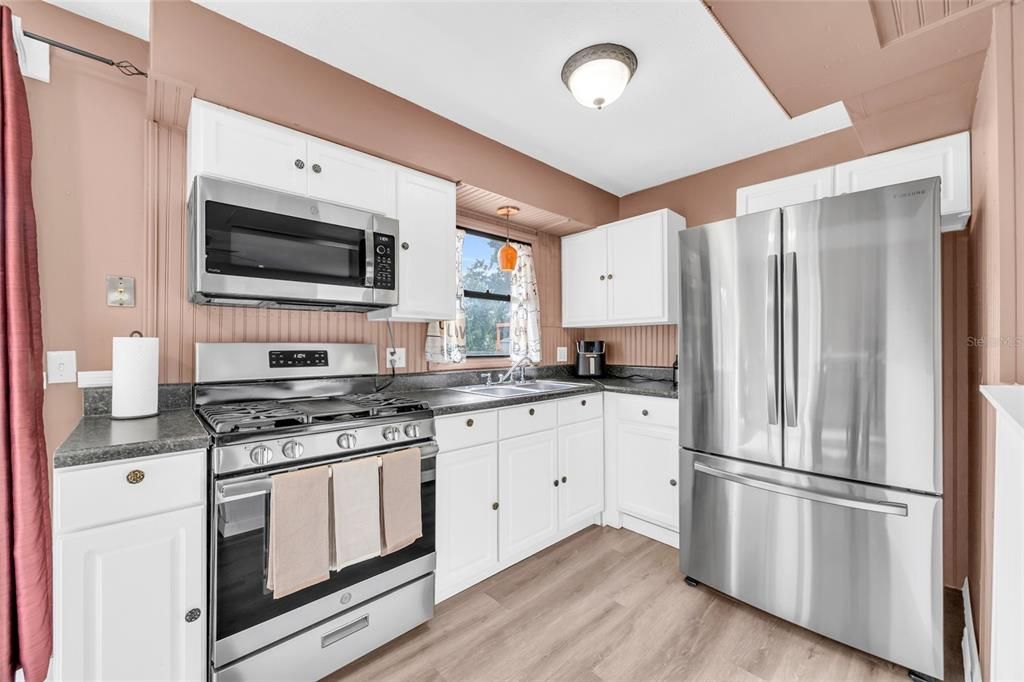 Activo con contrato: $220,000 (3 camas, 1 baños, 1119 Pies cuadrados)