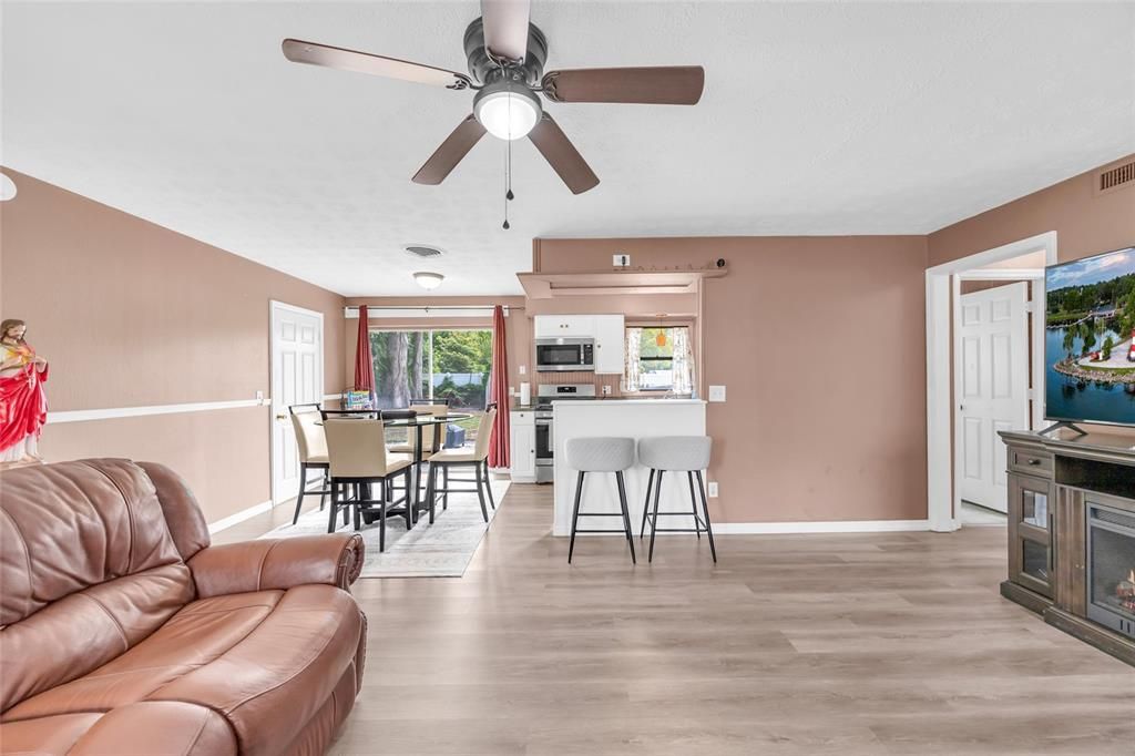 Activo con contrato: $220,000 (3 camas, 1 baños, 1119 Pies cuadrados)