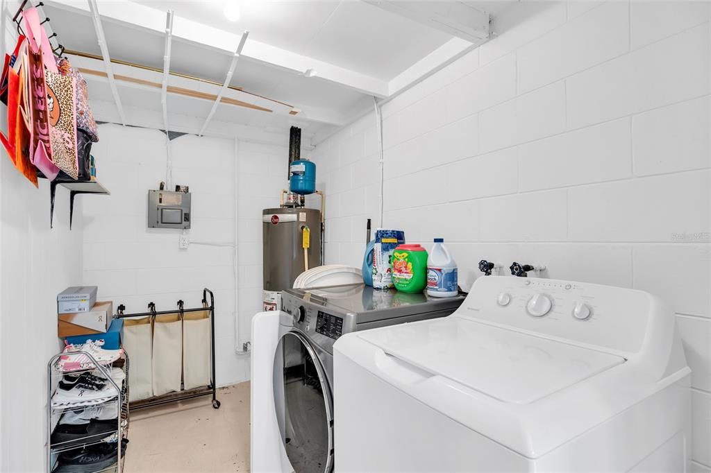 Activo con contrato: $220,000 (3 camas, 1 baños, 1119 Pies cuadrados)