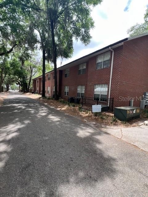 На продажу: $1,300,000 (0.25 acres)