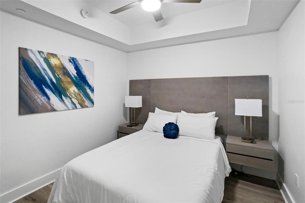 For Sale: $1,399,000 (2 beds, 2 baths, 911 Square Feet)