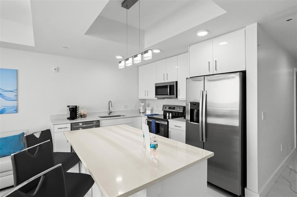 For Sale: $1,399,000 (2 beds, 2 baths, 911 Square Feet)