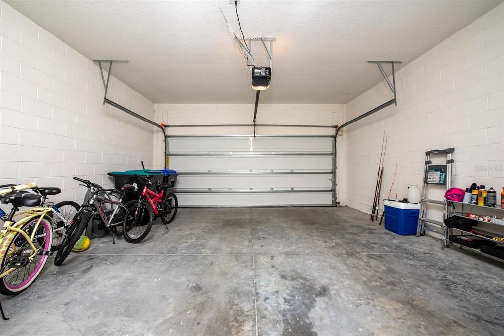 Activo con contrato: $2,800 (3 camas, 2 baños, 1705 Pies cuadrados)