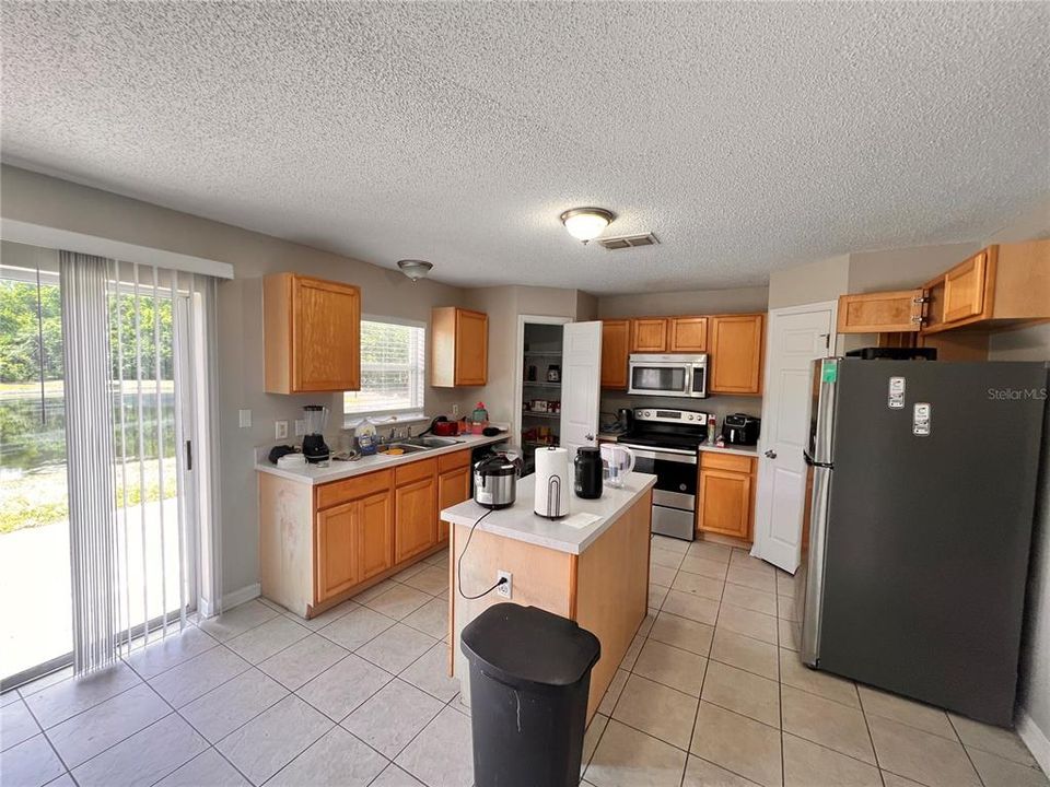 For Rent: $3,300 (5 beds, 2 baths, 2222 Square Feet)