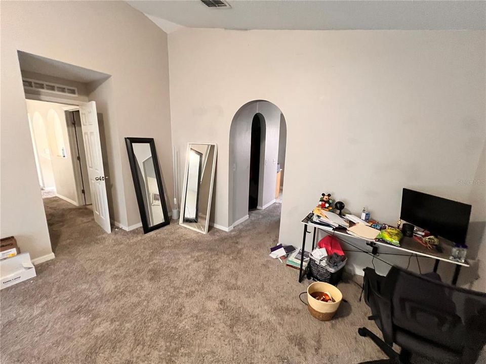 For Rent: $3,300 (5 beds, 2 baths, 2222 Square Feet)