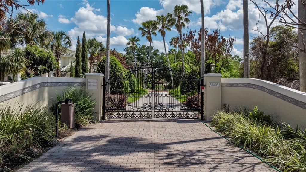 For Sale: $6,750,000 (10 beds, 8 baths, 10119 Square Feet)