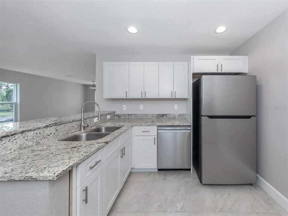 В аренду: $1,699 (6 спален, 4 ванн, 2646 Квадратных фут)