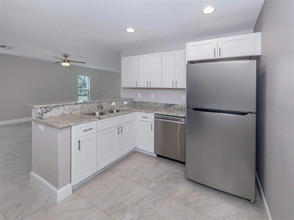 В аренду: $1,699 (6 спален, 4 ванн, 2646 Квадратных фут)