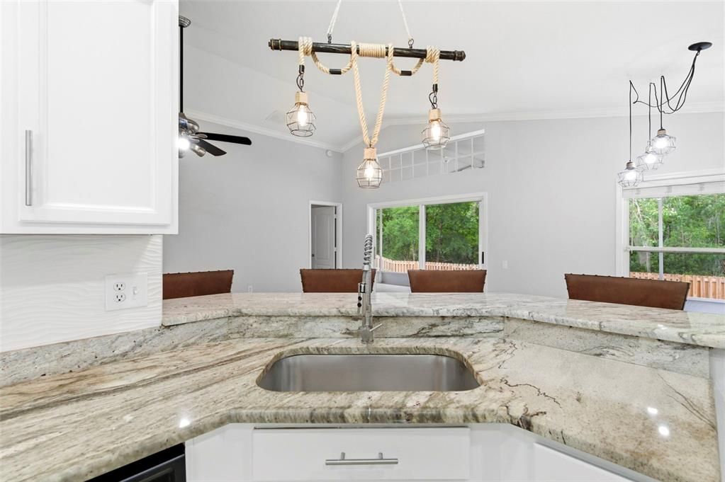 Activo con contrato: $379,500 (3 camas, 2 baños, 1505 Pies cuadrados)