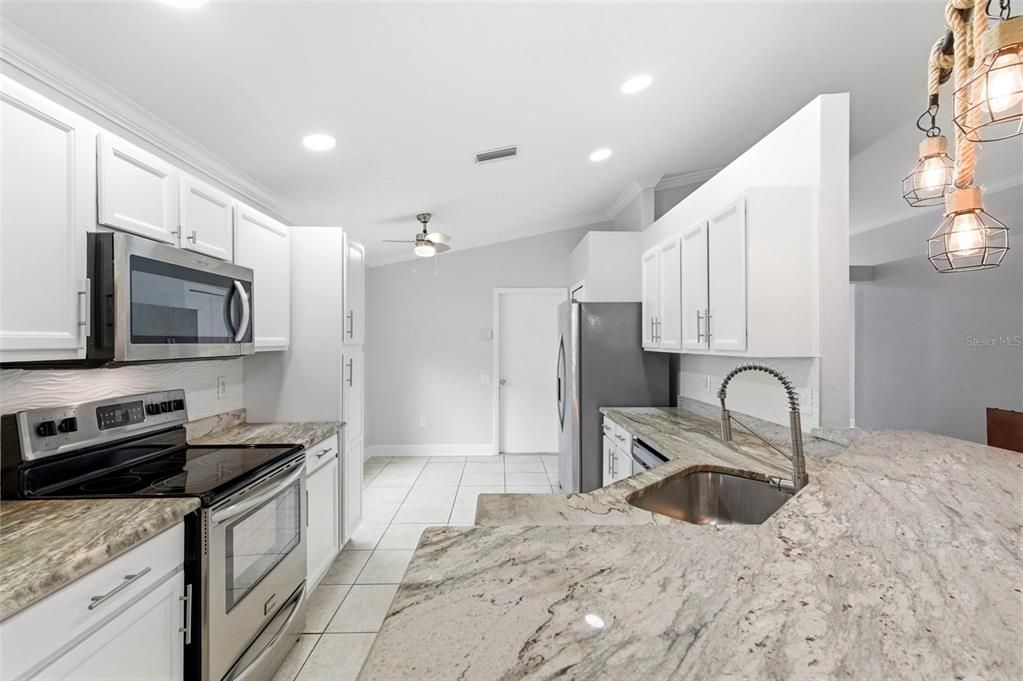 Activo con contrato: $379,500 (3 camas, 2 baños, 1505 Pies cuadrados)