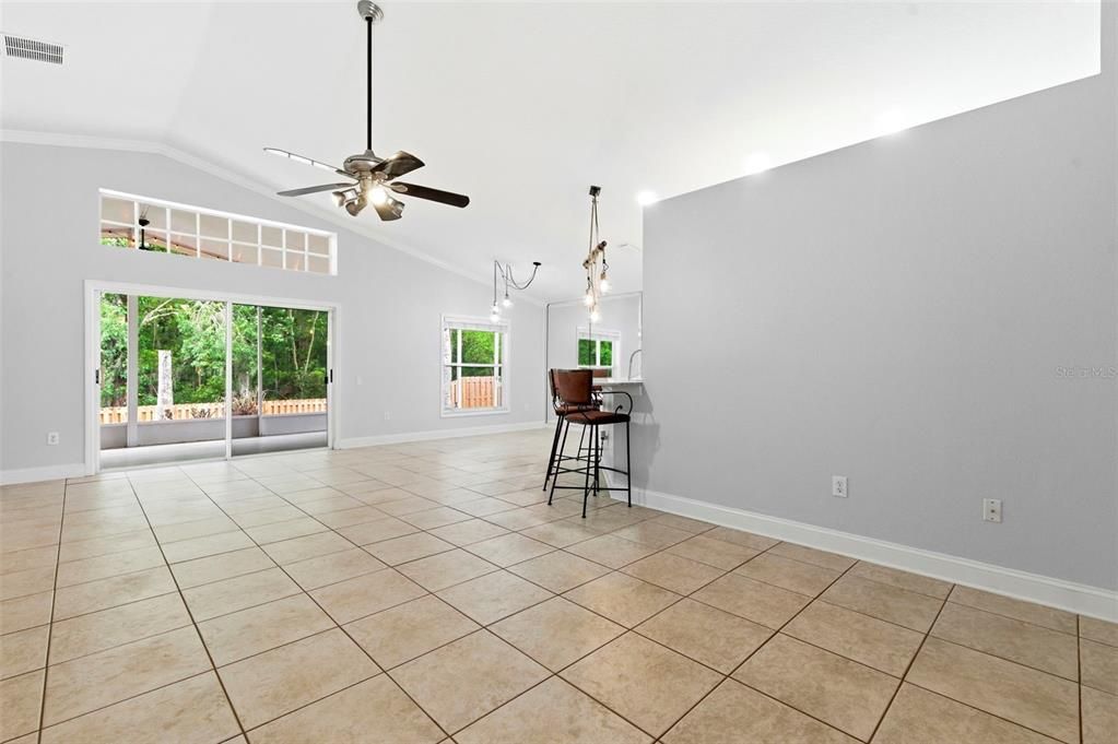 Activo con contrato: $379,500 (3 camas, 2 baños, 1505 Pies cuadrados)