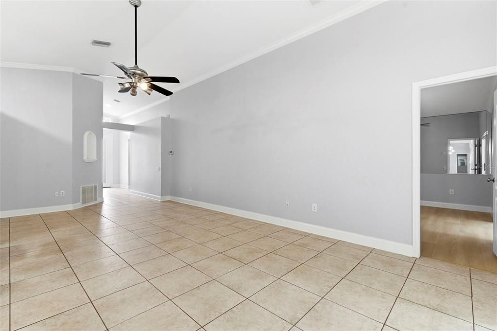 Activo con contrato: $379,500 (3 camas, 2 baños, 1505 Pies cuadrados)