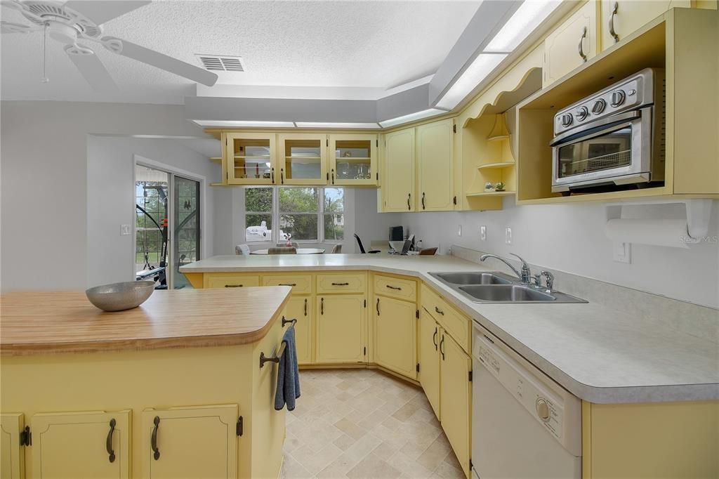 Active With Contract: $265,000 (3 beds, 2 baths, 2189 Square Feet)