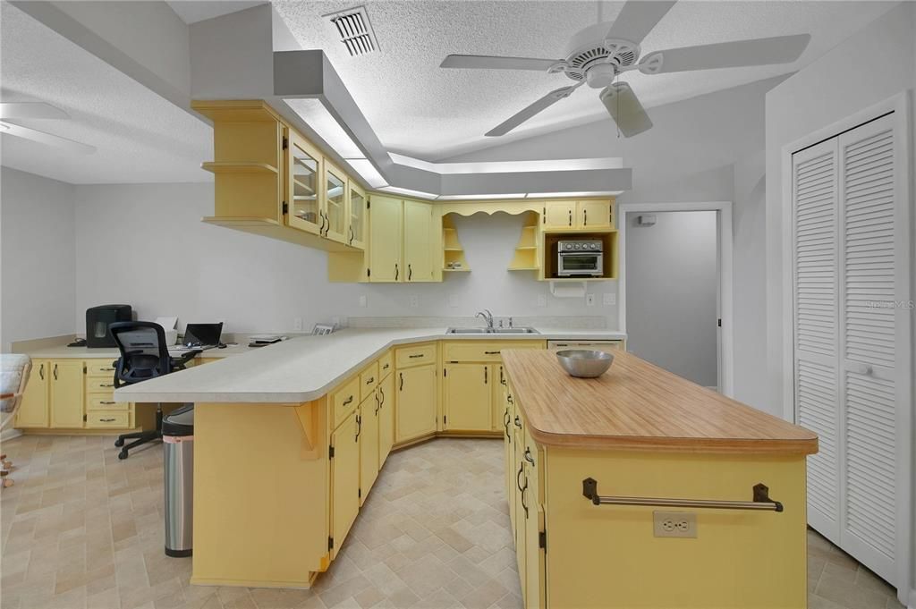 Active With Contract: $265,000 (3 beds, 2 baths, 2189 Square Feet)